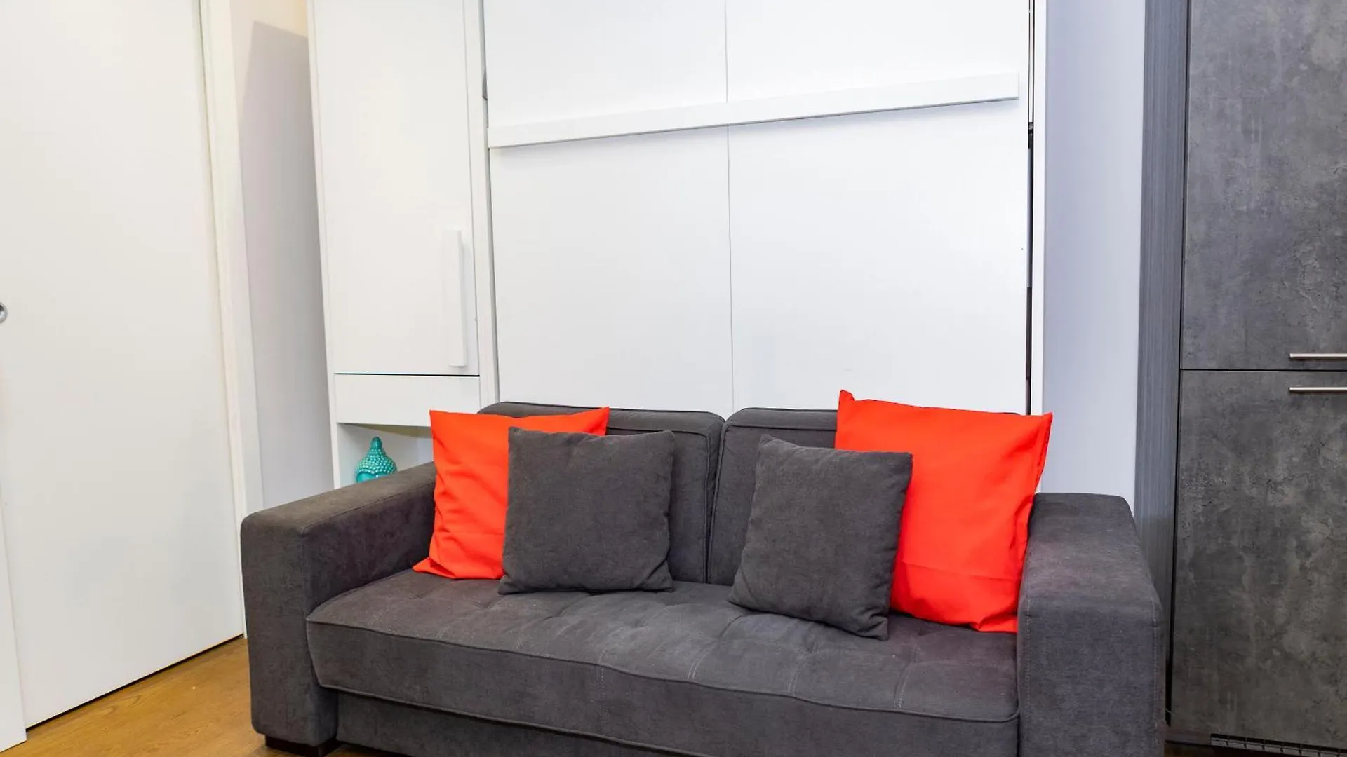 Disciplini Duplex Apartment Milan